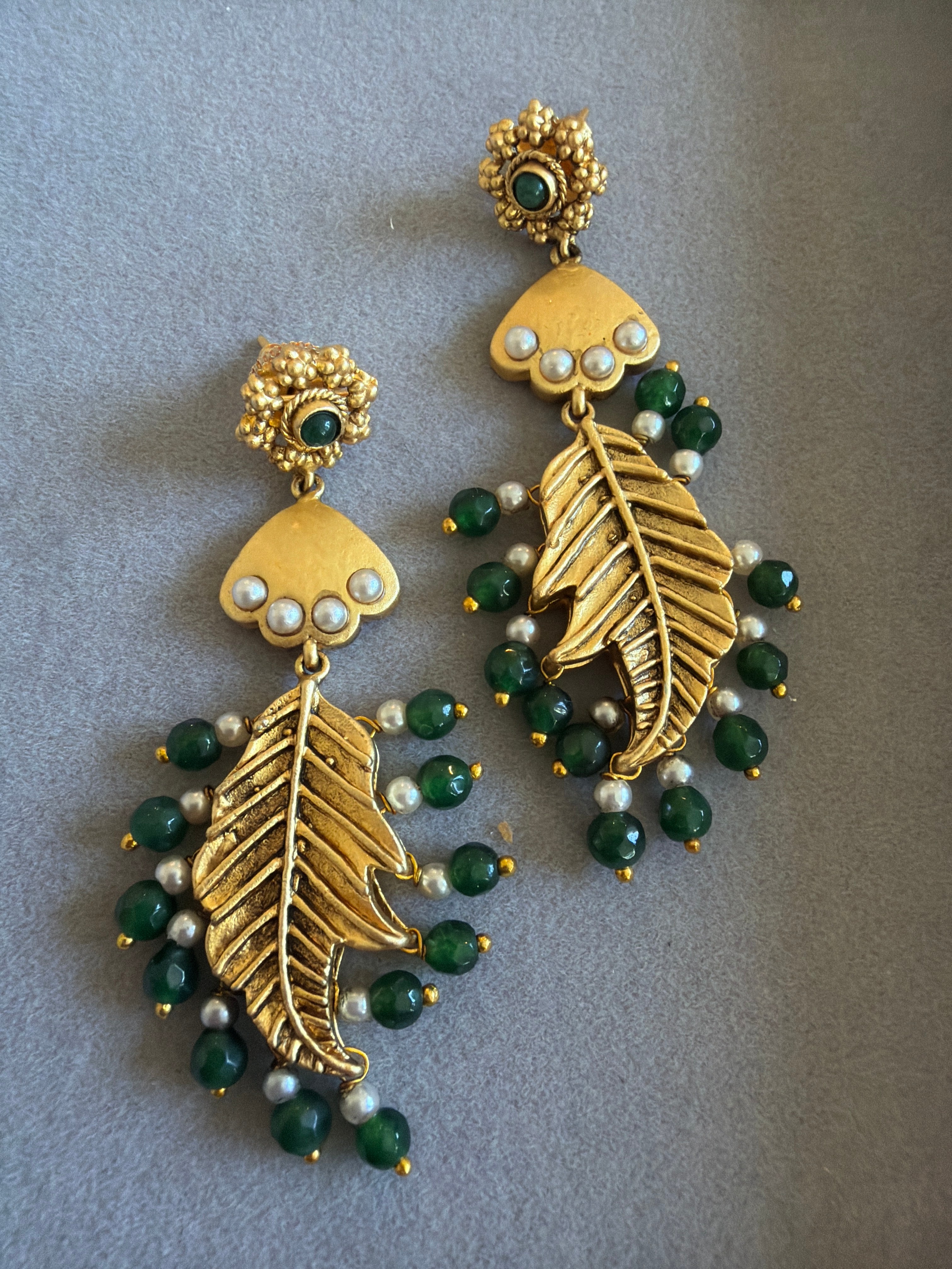 Leaf pattern earrings