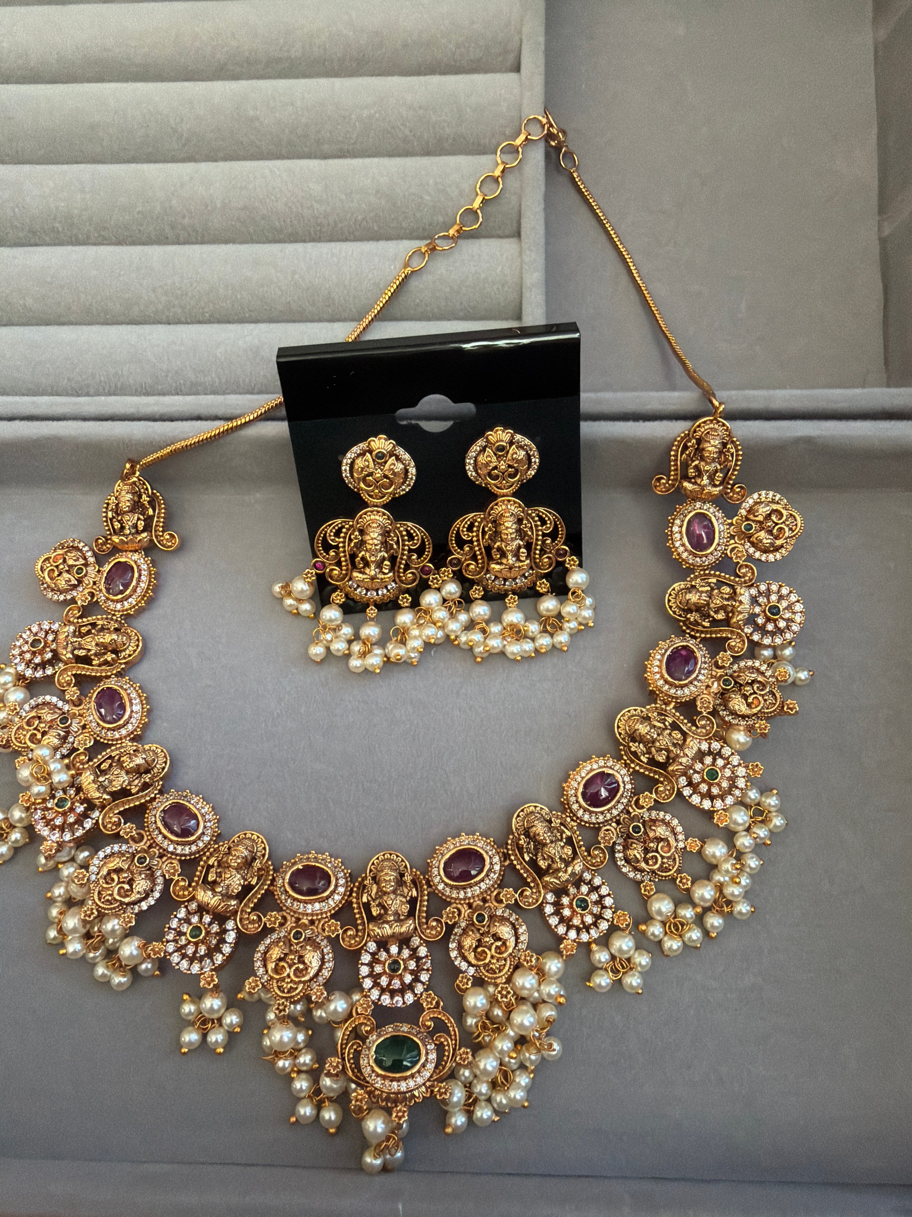 Devi necklace with pearl