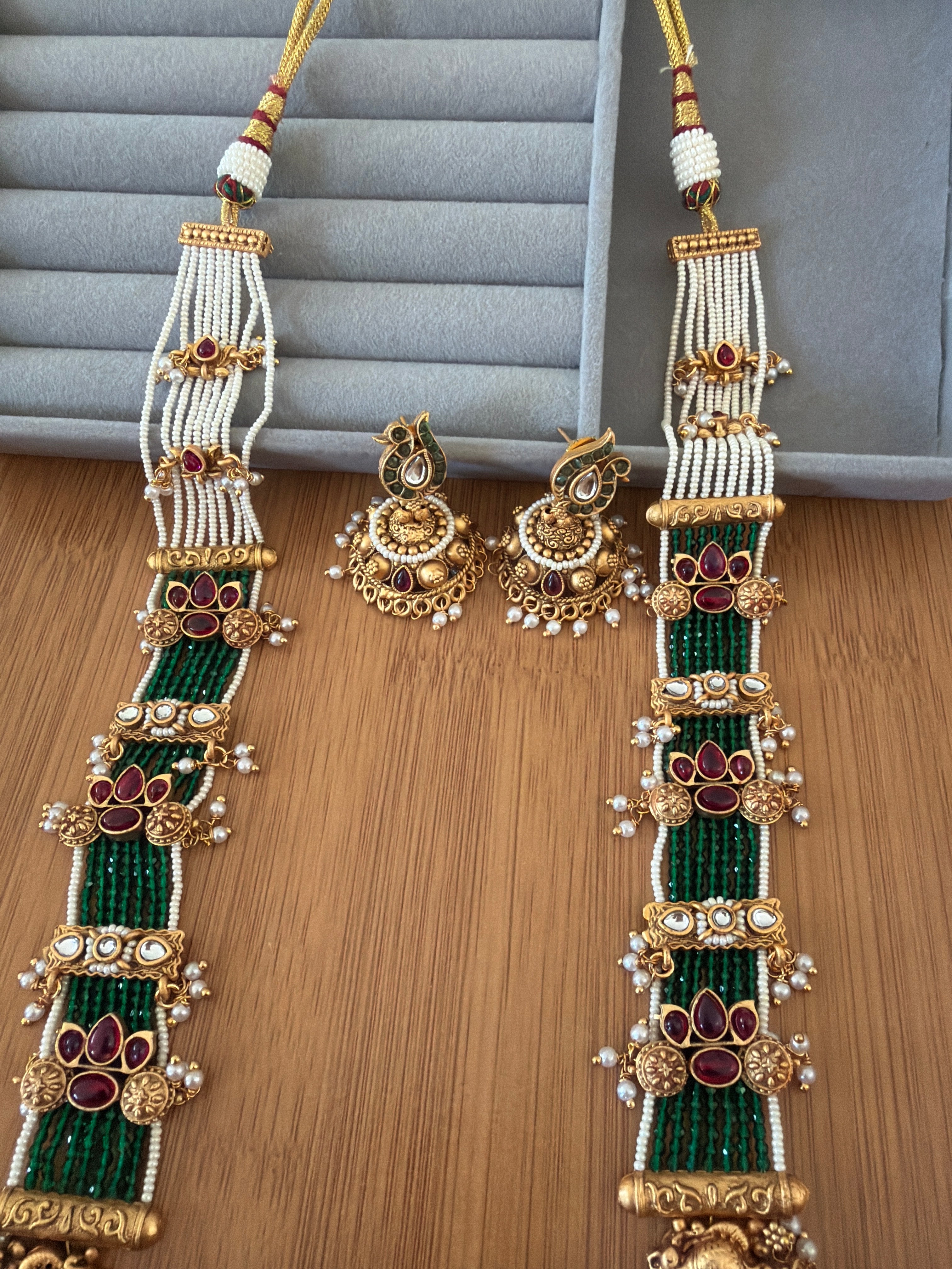 Green and white bead long necklace