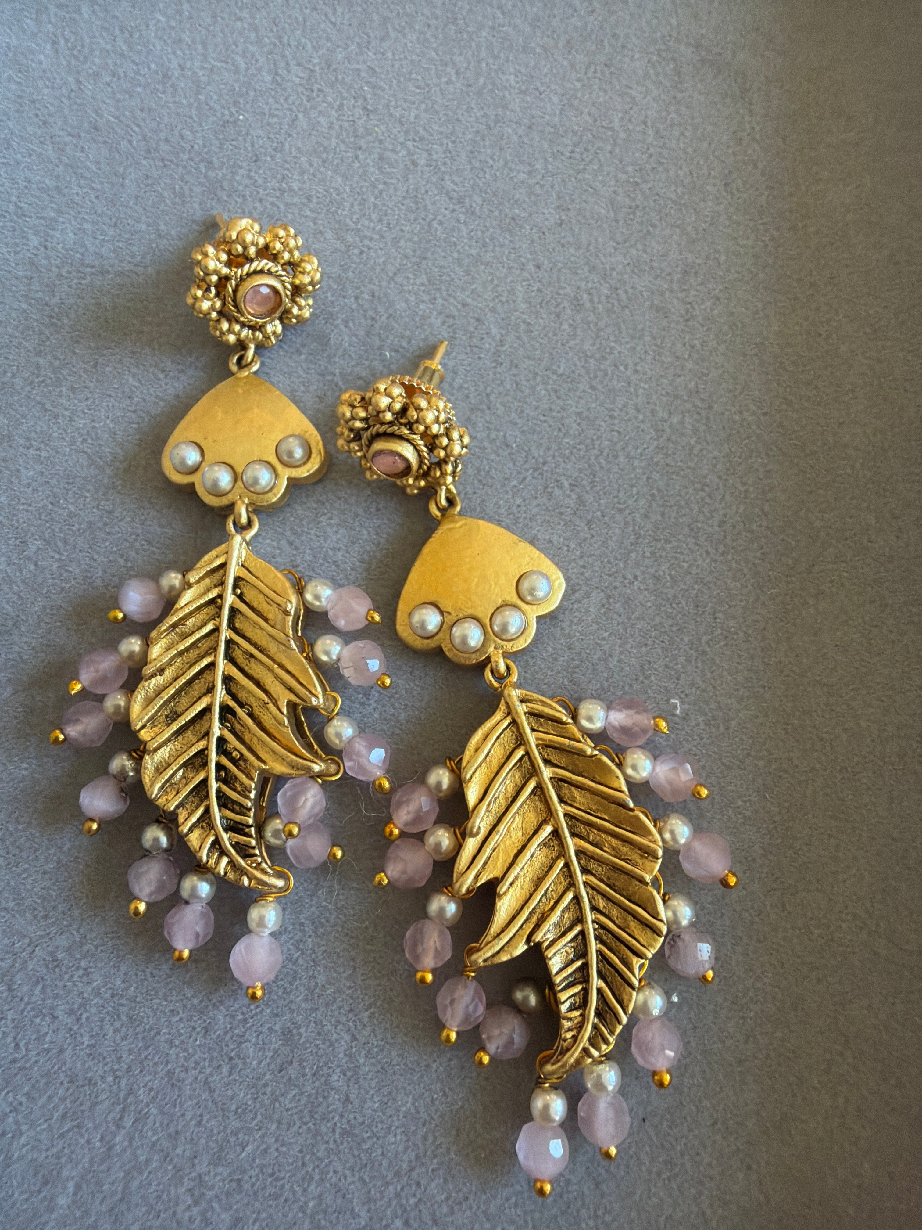 Leaf pattern earrings