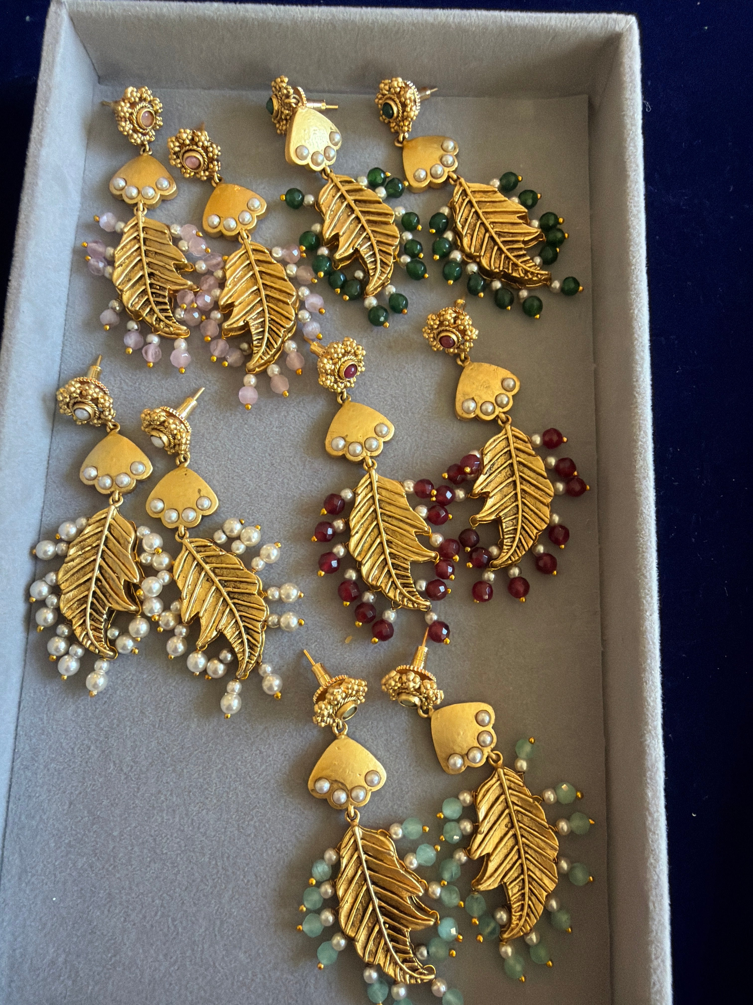 Leaf pattern earrings