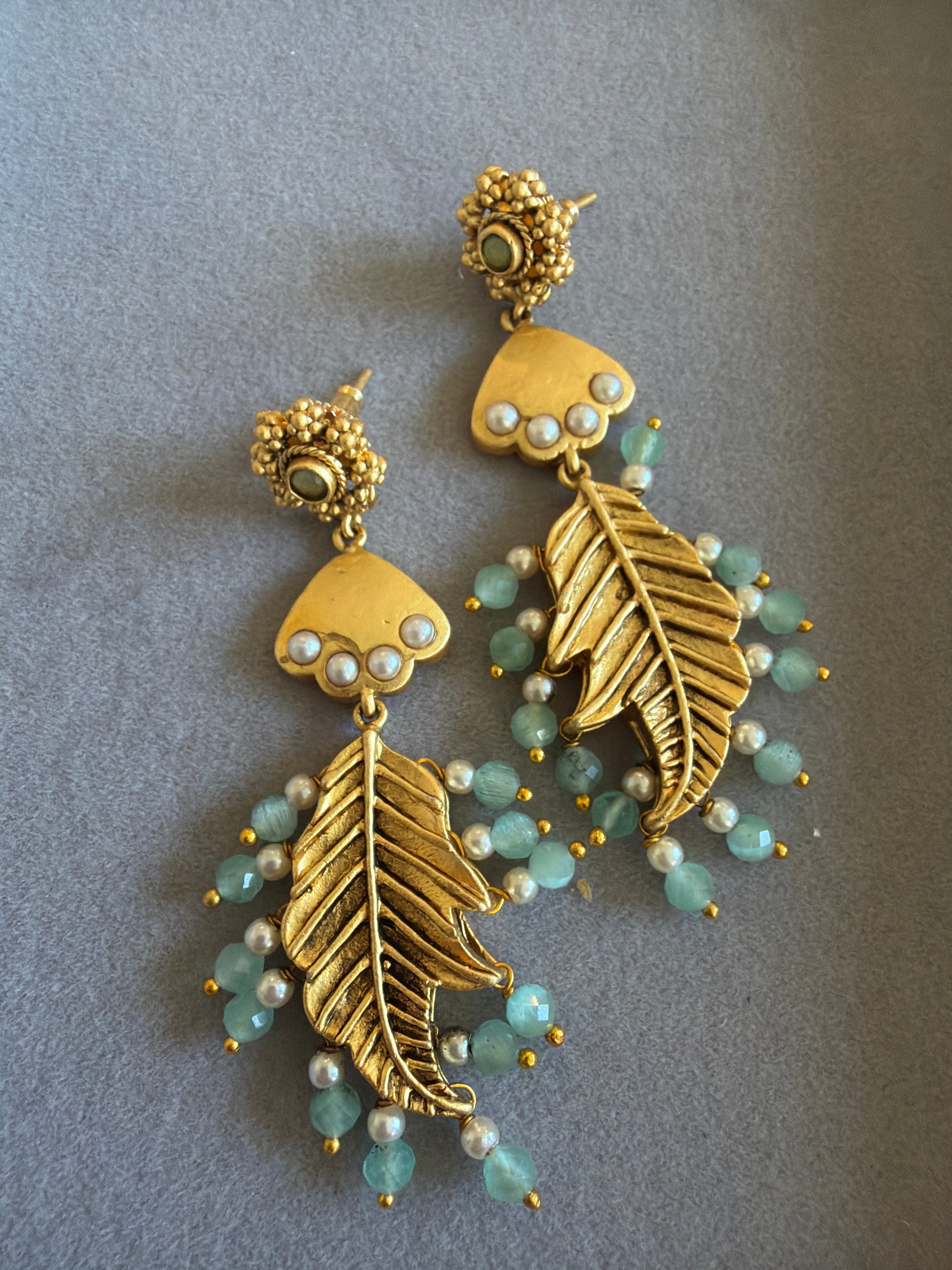 Leaf pattern earrings