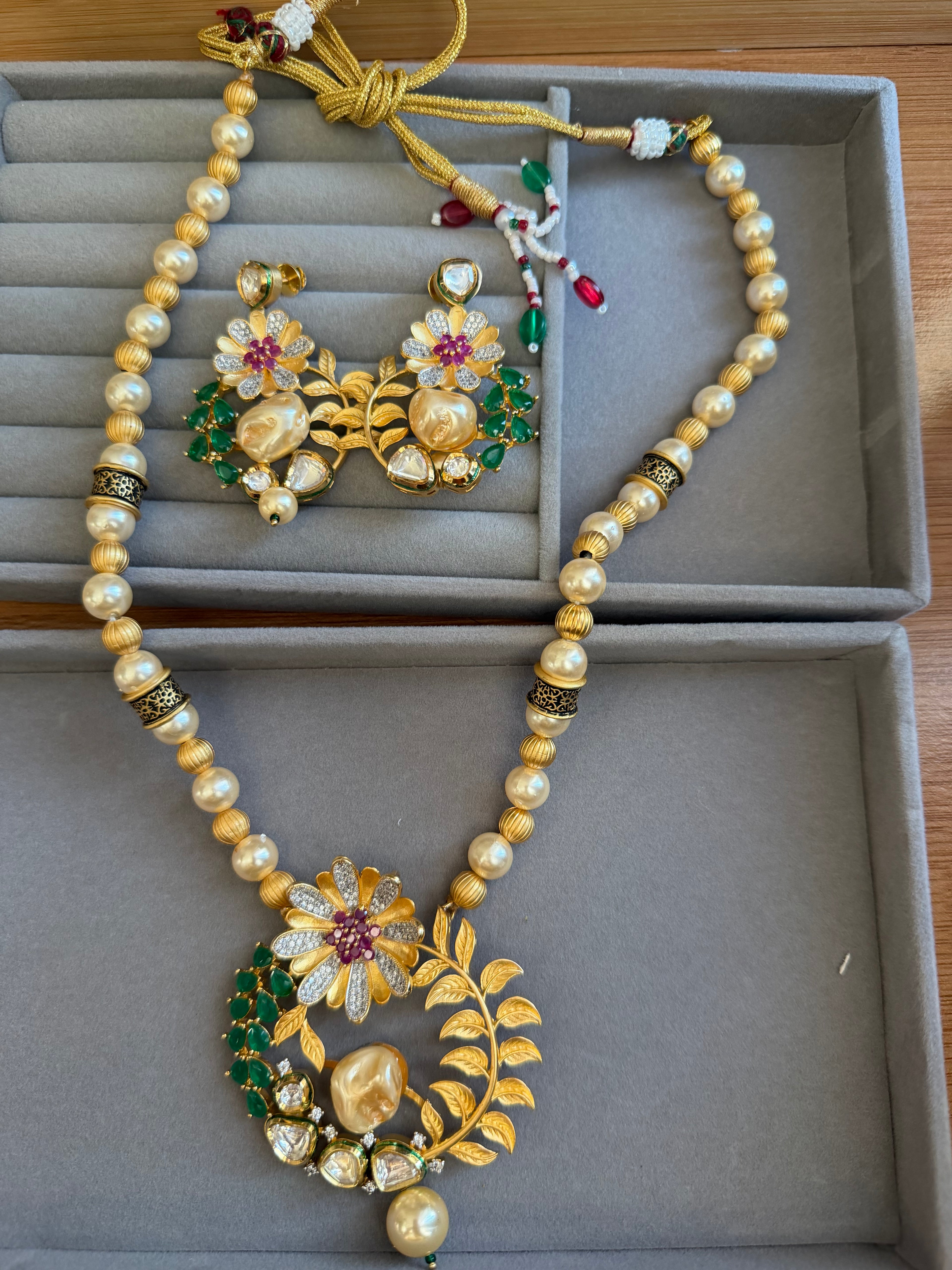 Elegant pearl mix necklace