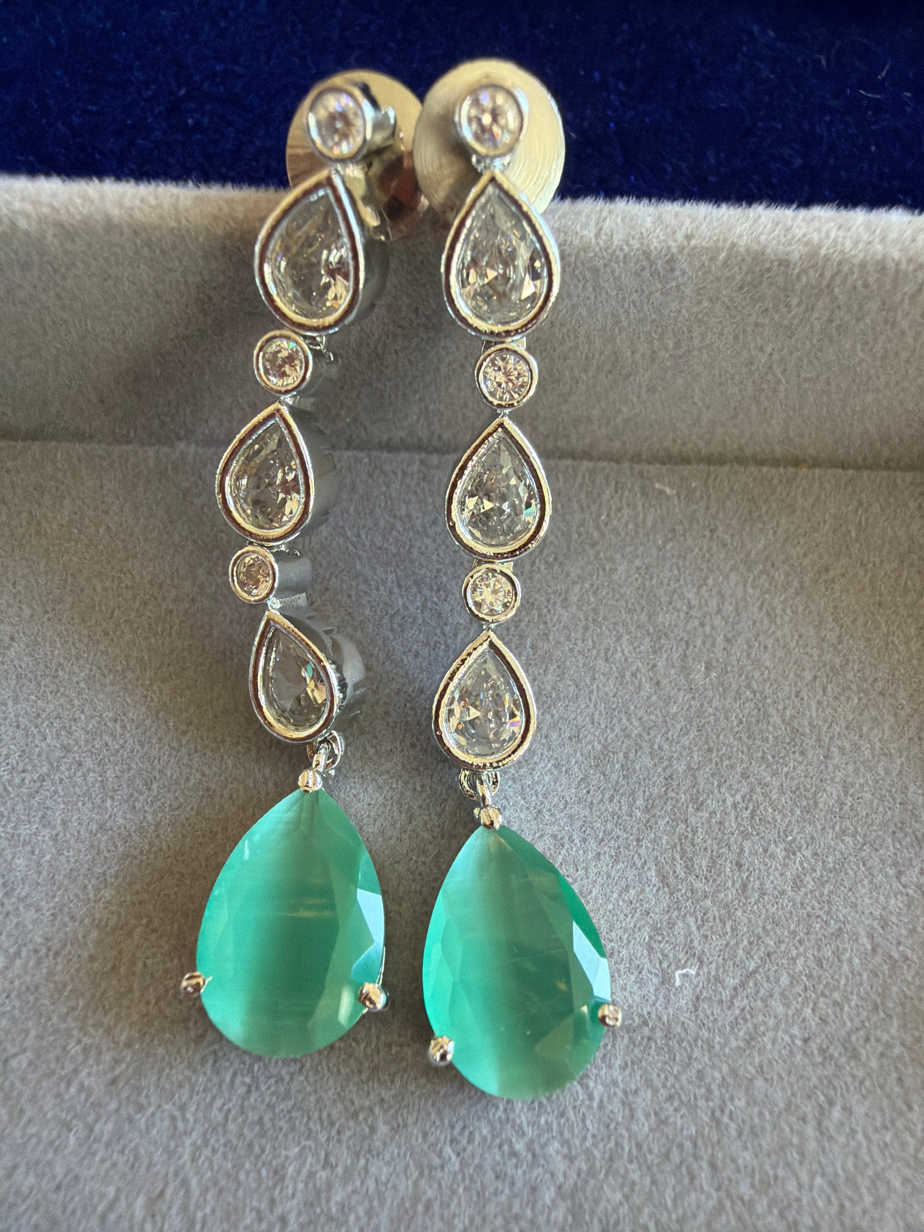 Kundan light weight earrings